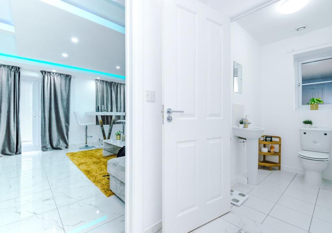 Luxury 3 Bedroom House Close To Manchester Center Exterior foto
